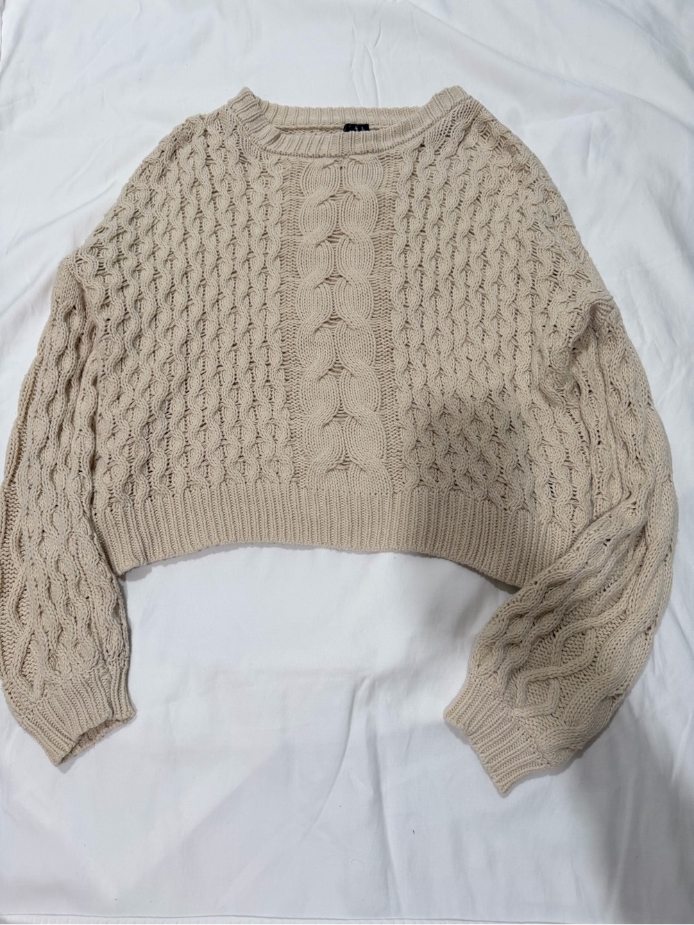 Women's Cable Knit Cropped Sweater - Beige